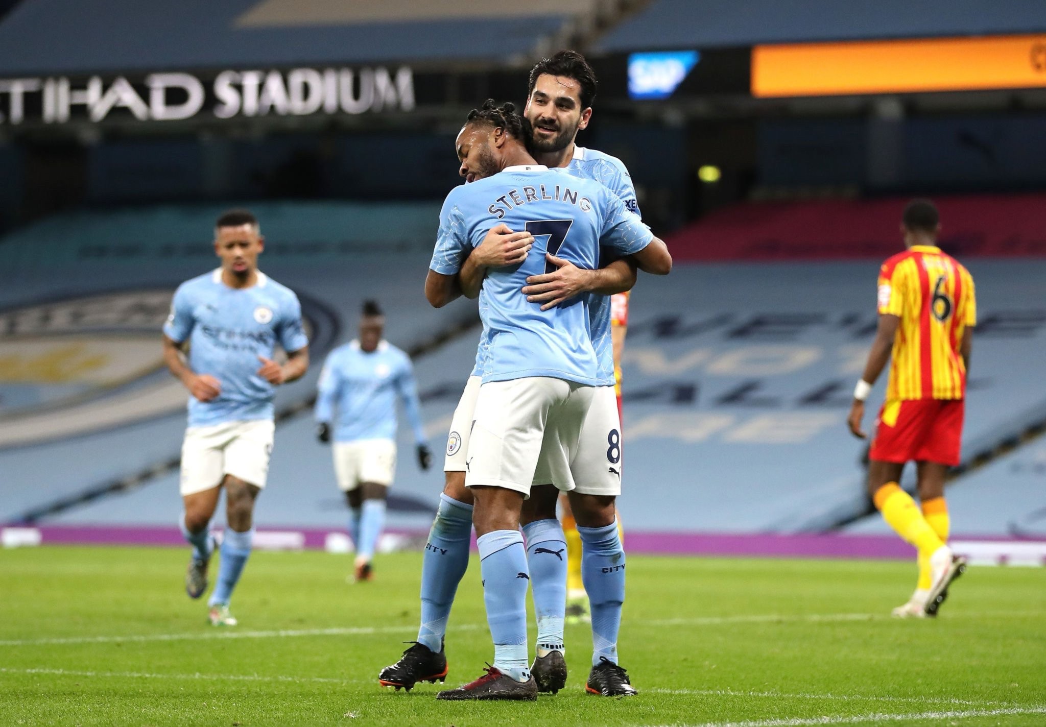 接受媒體採 接受媒體採